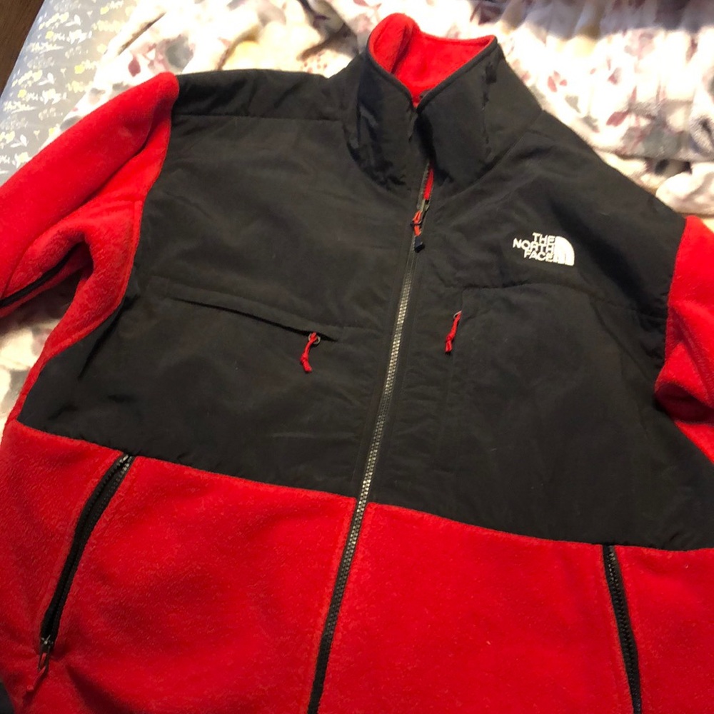 Men’s size L worn once or twice RED/black fleece north face